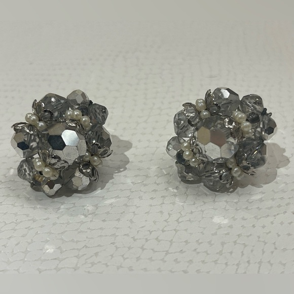 Crystal and Pearl clip on earrings - Picture 3 of 6